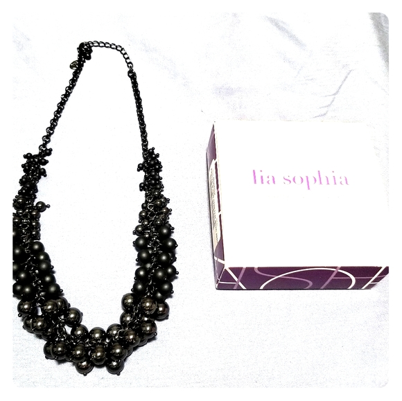 Lia Sophia Jewelry - Lia Sophia statement necklace Lia Sophia Jewelry - Lia Sophia statement necklace